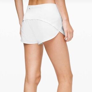 white lululemon speed up shorts 2.5 Size 6